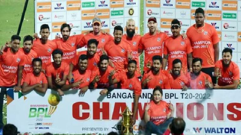 তৃতীয়বারের মতো বিপিএলের শিরোপা কুমিল্লা ভিক্টোরিয়ান্সের