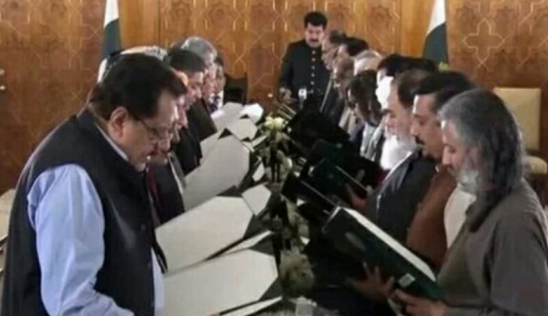 শপথ নিলেন শেহবাজ শরীফের মন্ত্রিসভার সদস্যরা