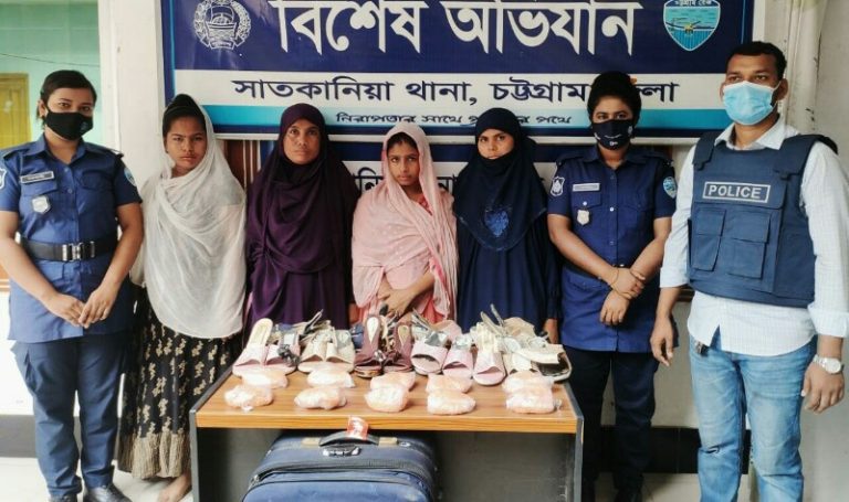 সাতকানিয়া থানা পুলিশের অভিযানঃ ১৫ হাজার ইয়াবাসহ ৪ নারী মাদক ব্যবসায়ী গ্রেফতার