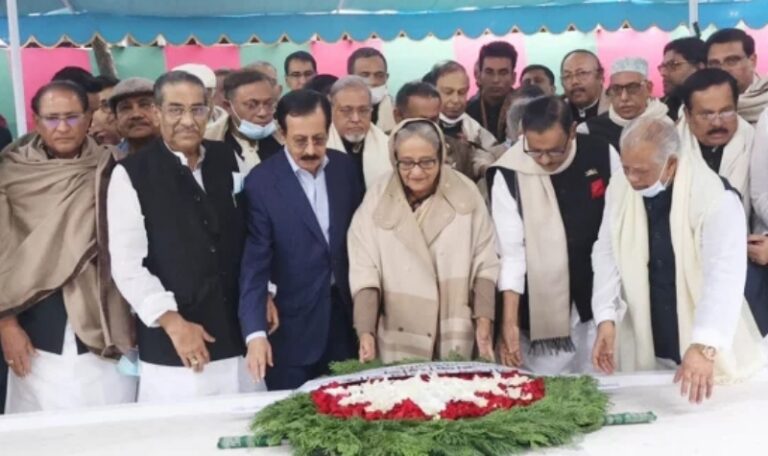 টুঙ্গিপাড়ায় বঙ্গবন্ধুর সমাধিতে শ্রদ্ধা নিবেদন করলেন আওয়ামী লীগের নতুন কমিটির নেতৃবৃন্দ