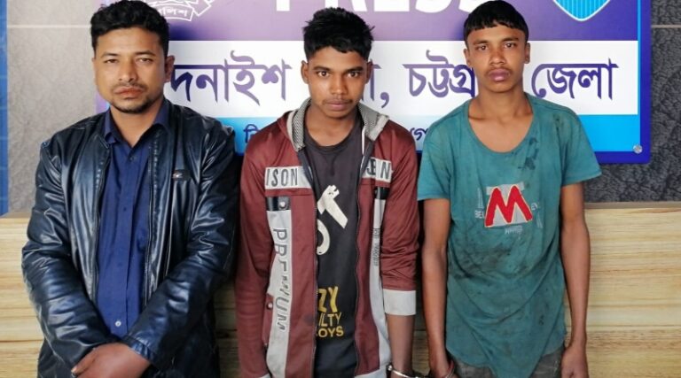 চন্দনাইশে চোর চক্রের ৩ সদস্য গ্রেফতার, মালামাল উদ্ধার