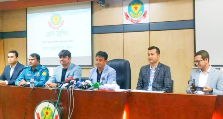 “দেশের ব্যাংক খাত নিয়ে গুজব ছড়াচ্ছে জামায়াত-শিবির চক্র”-ডিবি প্রধান