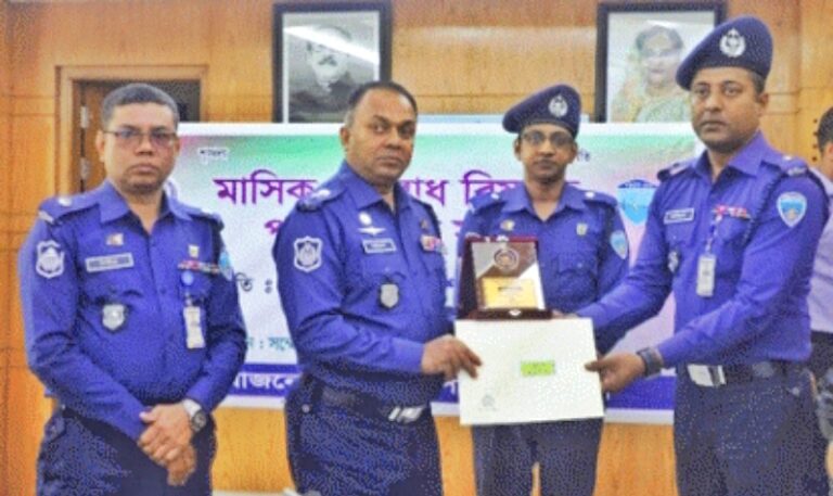 চট্টগ্রাম জেলার শ্রেষ্ঠ ওসি সীতাকুণ্ড থানার তোফায়েল আহমেদ