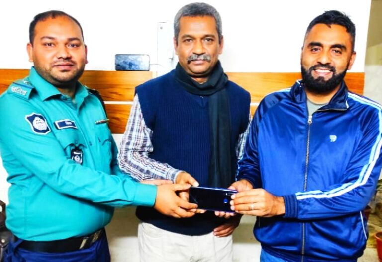 মোবাইল ফোন উদ্ধারে সিএমপিতে সেরা এসআই আনোয়ার