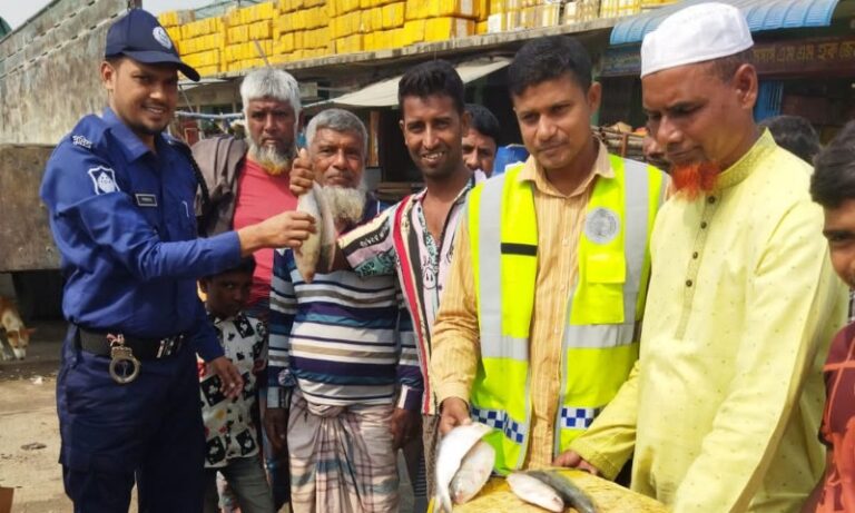 সদরঘাট নৌ থানা পুলিশের অভিযান, ৫০ কেজি জাটকা ইলিশ জব্দ