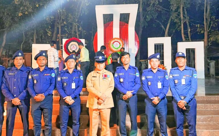 ভাষা শহীদদের প্রতি শ্রদ্ধা জানালেন চন্দনাইশ থানার ওসি আনোয়ার হোসেন