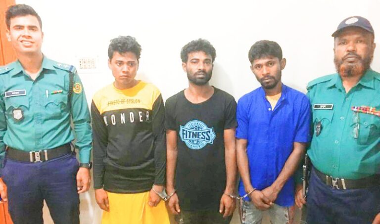 চট্টগ্রামে মা’র সাথে রাগ করে বাসা থেকে বের হয়েই গণধর্ষণের শিকার কিশোরী, ৩ ধর্ষক গ্রেফতার