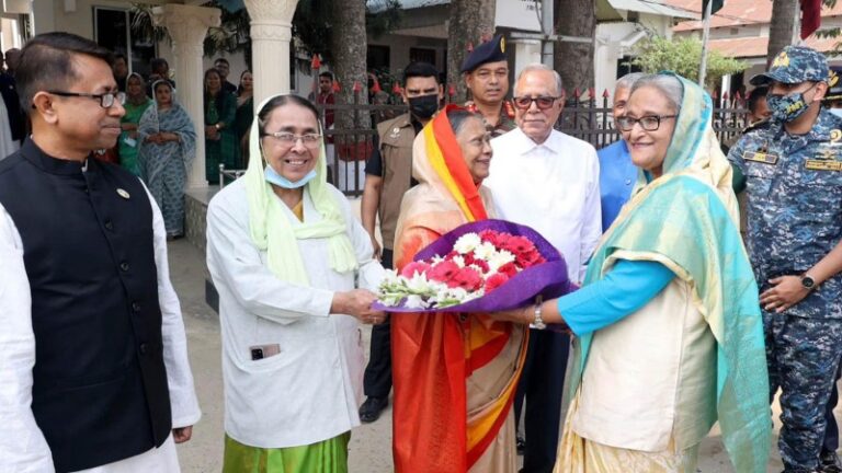 রাষ্ট্রপতির বাড়িতে ১৯ পদের খাবারে মধ্যাহ্নভোজ সেরেছেন প্রধানমন্ত্রী
