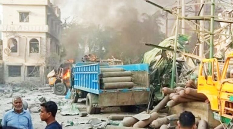 সীতাকুণ্ডে সীমা অক্সিজেন প্লান্টে বিস্ফোরণ, নিহত ৬ জনের মরদেহ হস্তান্তর