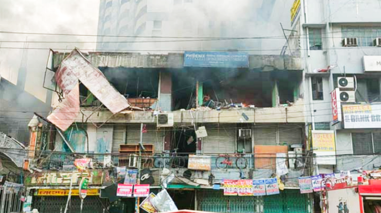 রাজধানীর সায়েন্সল্যাবে ভবনে বিস্ফোরণ, নিহত ৩