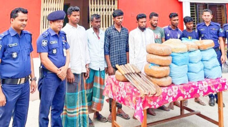 কুমিল্লার বাঙ্গরা বাজার থানা পুলিশে অভিযান: ৫৬ কেজি গাঁজা ও ৭টি ছেনিদাসহ গ্রেপ্তার ৭