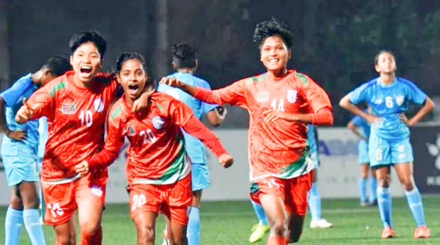 ভারতকে হারিয়ে শিরোপার আশা বাঁচিয়ে রাখল বাংলাদেশ