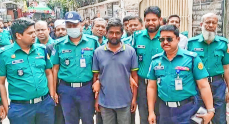 প্র‍থম আলোর সাংবাদিক শামসুজ্জামানকে কারাগারে পাঠানোর নির্দেশ