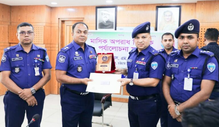 চট্টগ্রাম জেলার শ্রেষ্ঠ ওসি আনোয়ার হোসেন