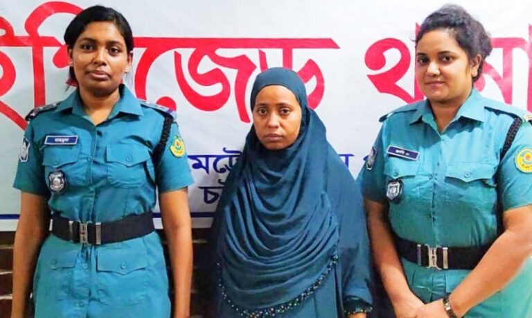 ইপিজেডে পোশাক শ্রমিকের এটিএম কার্ড জালিয়াতি করে টাকা উত্তোলন: নারী প্রতারক গ্রেপ্তার