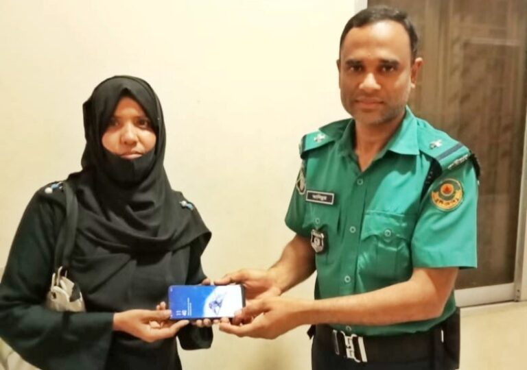 সিএমপির বন্দর থানায় এপ্রিল মাসে ৩০ টি মোবাইল ফোন উদ্ধার