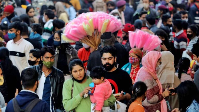 ধনীদের আয় বেড়েছে ৬৪ শতাংশ, বিপাকে মধ্যবিত্ত