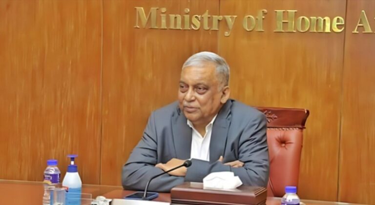 “রোহিঙ্গা ক্যাম্পে যৌথ অভিযান, প্রয়োজনে সেনাবাহিনী যুক্ত হবে”- স্বরাষ্ট্রমন্ত্রী