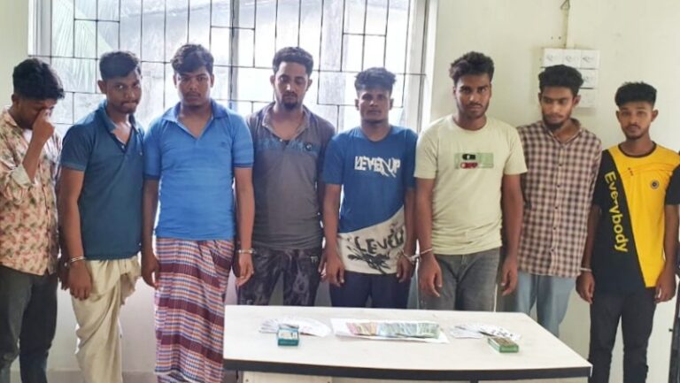 পতেঙ্গায় ৮ জুয়াড়ি গ্রেফতার, নগদ টাকা ও জুয়া খেলার সরঞ্জাম উদ্ধার