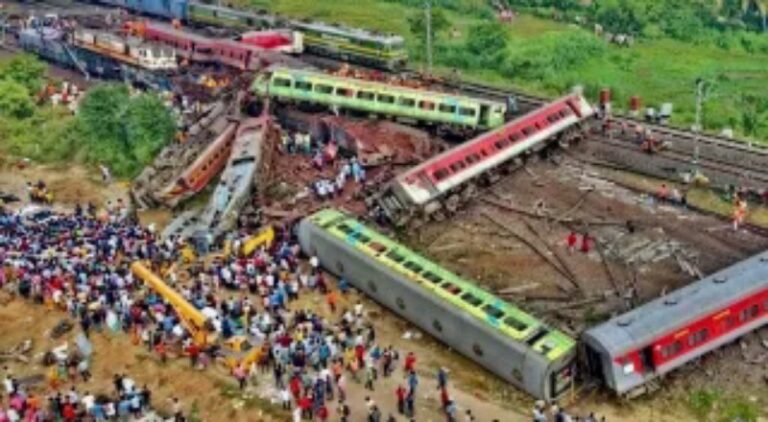 ভারতে ভয়াবহ ট্রেন দুর্ঘটনা: নিহতের সংখ্যা ২৬১