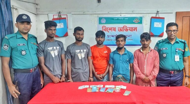 চান্দগাঁওয়ে ৫ জুয়াড়ি গ্রেপ্তার, নগদ টাকাসহ সরঞ্জাম উদ্ধার