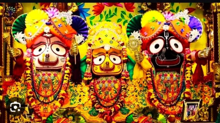 চট্টগ্রামে রথযাত্রা উৎসবে লাখো মানুষের ঢল