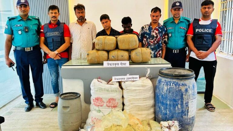 কোতোয়ালীতে ২০ কেজি গাঁজা ও ১ হাজার লিটার চোলাই মদ উদ্ধার, ৪ মাদক কারবারি গ্রেফতার