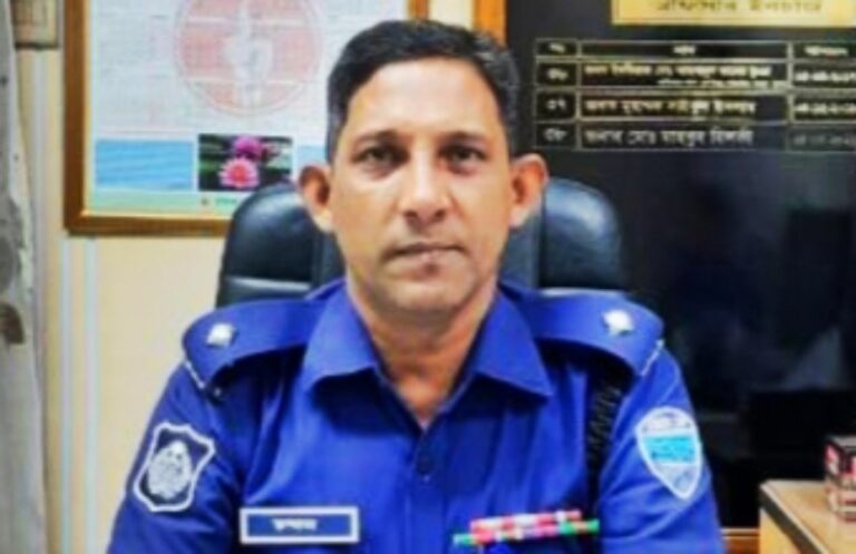 রাঙ্গুনিয়া থানায় যোগ দিলেন ওসি চন্দন চক্রবর্তী