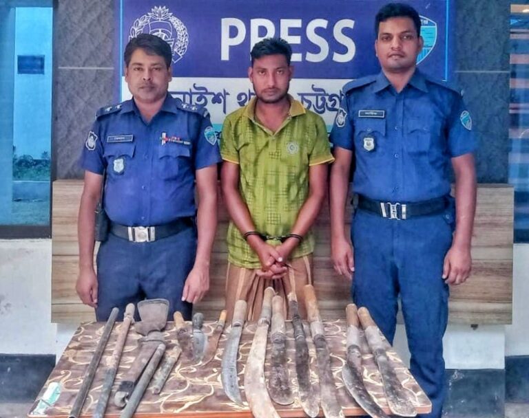 চন্দনাইশে আগ্নেয়াস্ত্রসহ বিপুল পরিমাণ দেশীয় অস্ত্র উদ্ধার