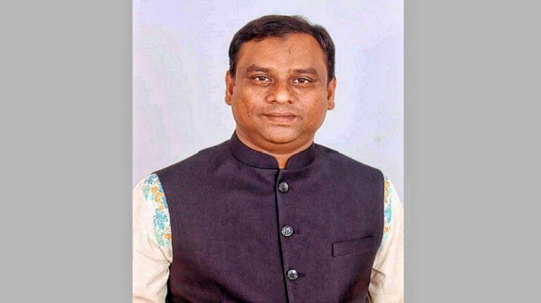 দোহাজারী পৌরসভার প্রথম মেয়র আওয়ামী লীগের লোকমান হাকিম