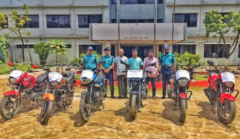চান্দগাঁওয়ে ৬টি চোরাই মোটর সাইকেলসহ চোর চক্রের ৩ সদস্য গ্রেপ্তার
