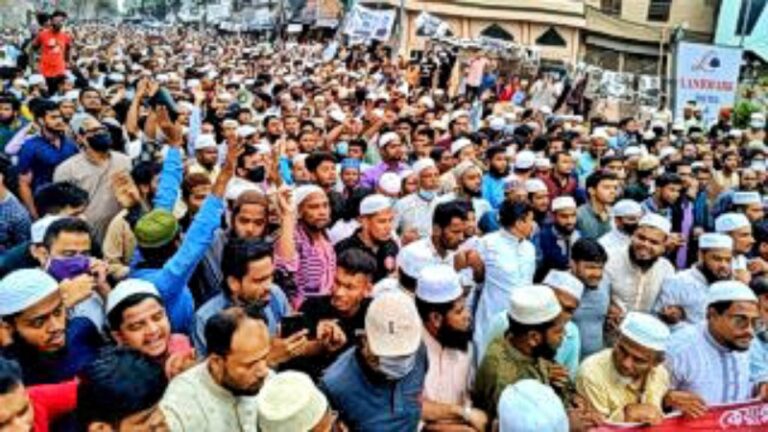 চট্টগ্রামে জামায়াতের মিছিল থেকে পুলিশের ওপর হামলা, এসি আহত, আটক ২১