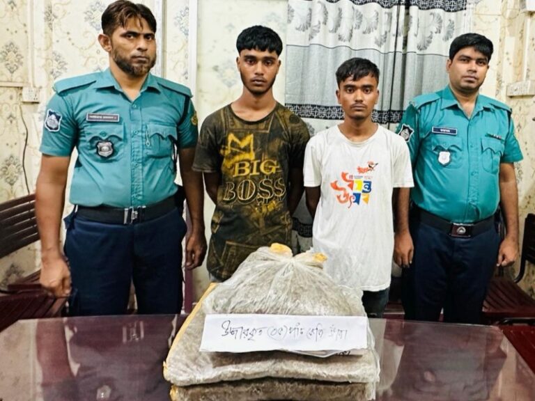 কোতোয়ালীতে ৫ কেজি গাঁজাসহ ২ মাদক কারবারি গ্রেপ্তার