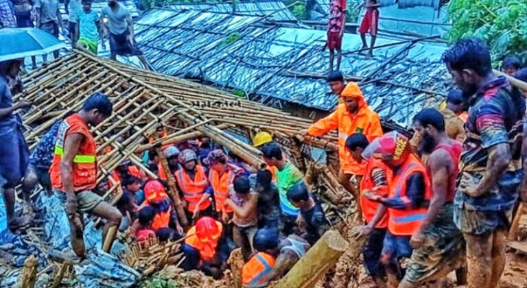 কক্সবাজারে পাহাড় ধসে রোহিঙ্গা মা-মেয়েসহ চার জনের মৃত্যু, লক্ষাধিক মানুষ পানিবন্দি