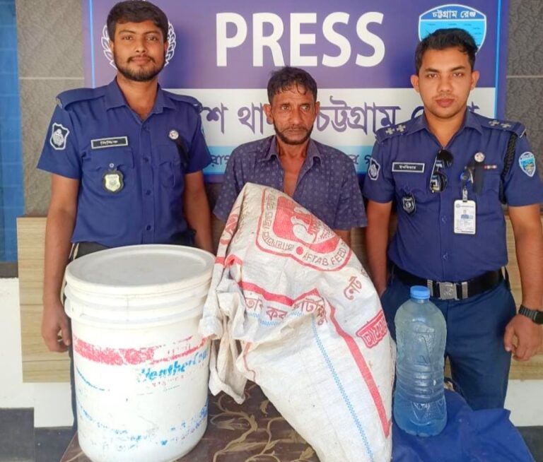 চন্দনাইশে ৫০ লিটার দেশীয় মদসহ কারবারি গ্রেপ্তার