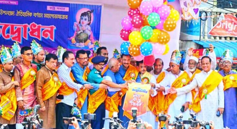চট্টগ্রামে জন্মাষ্টমীর বর্ণাঢ্য শোভাযাত্রা, সম্মিলন ঘটে হাজারো ভক্তের