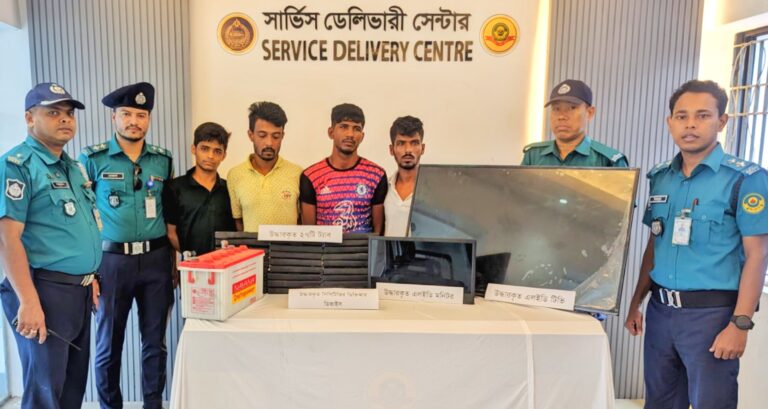 চট্টগ্রামে ন্যাশনাল স্কুলের চুরি যাওয়া ২৭টি ট্যাব-বিভিন্ন ইলেকট্রনিক্স ডিভাইস উদ্ধার, ২ চোর গ্রেফতার