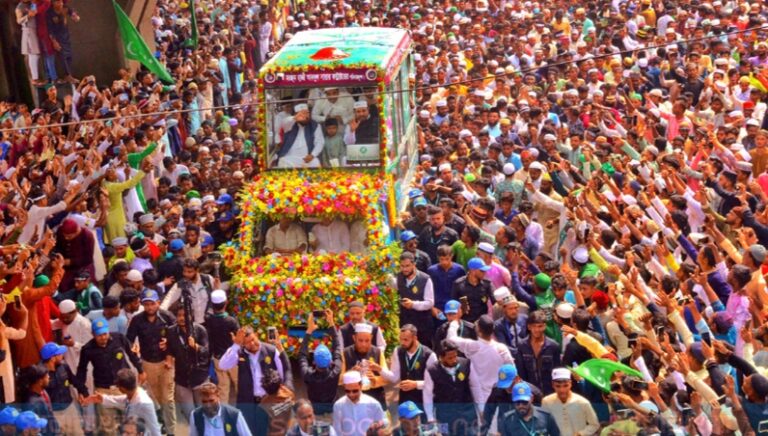 চট্টগ্রাম নগরীতে বর্ণাঢ্য শোভাযাত্রার মধ্যদিয়ে ঈদে মিলাদুন্নবীর জশনে জুলুস পালিত