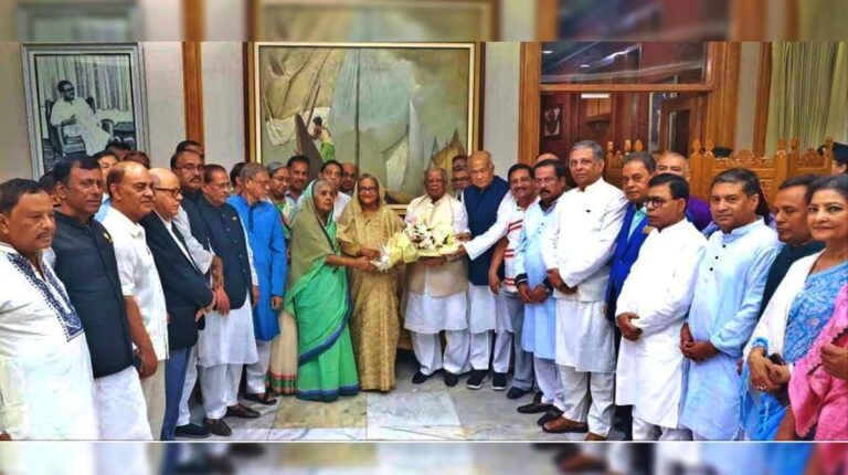 দলের প্রত্যেক কেন্দ্রীয় নেতাকে নির্বাচনমুখী হতে শেখ হাসিনার নির্দেশ