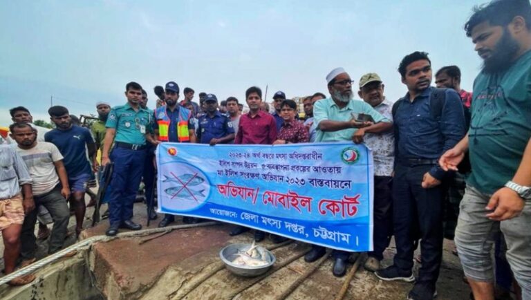 চট্টগ্রাম সদরঘাট নৌ থানা পুলিশের ঝাটকা বিরোধী অভিযান