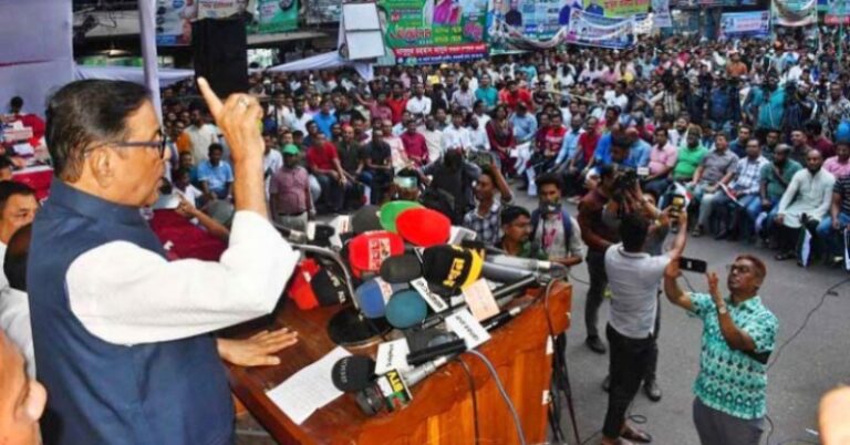 “ঢাকা অবরোধ করতে এলে শাপলা চত্বরের চেয়েও করুণ পরিণতি হবে বিএনপির”-ওবায়দুল কাদের