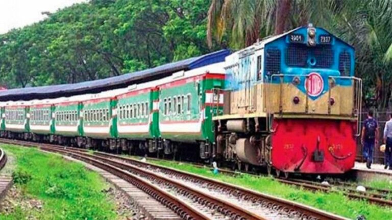 প্রথমবারের মতো চট্টগ্রাম থেকে কক্সবাজার গেল ট্রেন