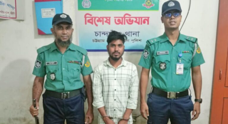 চান্দগাঁওয়ে ১১০ লিটার চোলাই মদসহ মাদক কারবারি গ্রেপ্তার