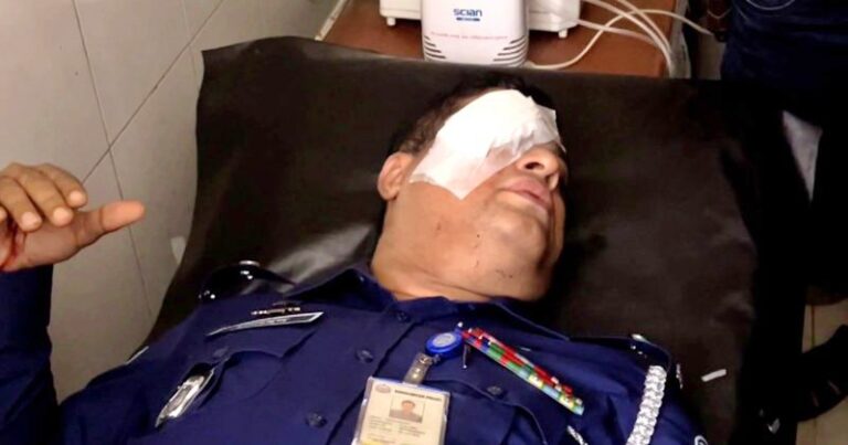 চট্টগ্রামের আনোয়ারায় বিএনপি নেতাকর্মীদের হামলায় ওসিসহ আহত ৪