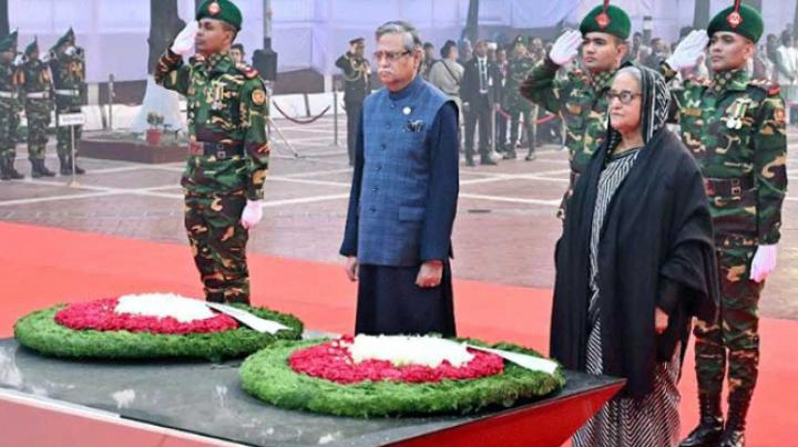 শহীদ বুদ্ধিজীবী স্মৃতিসৌধে শ্রদ্ধা জানালেন রাষ্ট্রপতি-প্রধানমন্ত্রী