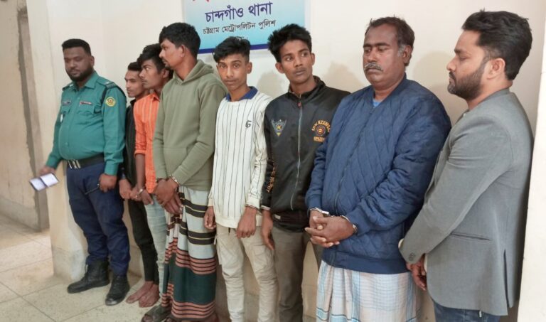 চান্দগাঁও থানার অভিযানে টিসিবির ৫৪০০ লিটার সয়াবিন তেল ও ৬৩৫০ কেজি মসুর ডালসহ গ্রেফতার ৭