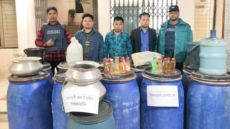 চান্দগাঁও থানা পুলিশের অভিযান: ২০১৭ লিটার চোলাই মদ ও ১ হাজার পিস-ইয়াবা উদ্ধার, গ্রেপ্তার ৪