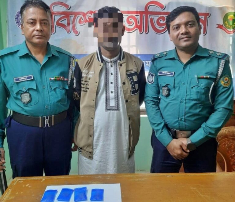 বাকলিয়া থানা পুলিশের অভিযান: ১৭৩৫ পিস ইয়াবা ট্যাবলেটসহ ২ মাদক ব্যবসায়ী গ্রেফতার