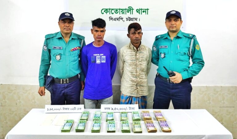 টেরিবাজারের কাপড় ব্যবসায়ীর ১১ লাখ টাকা আত্মসাত, দোকান কর্মচারী গ্রেফতার