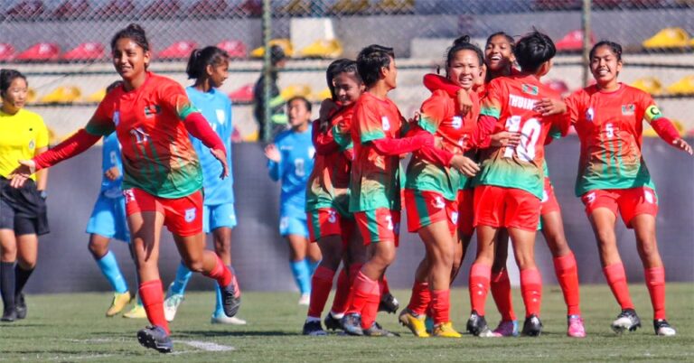 অনূর্ধ্ব-১৬ নারী সাফ চ্যাম্পিয়নশিপে ভারতকে ৩-১ গোলে হারিয়ে ফাইনালে বাংলাদেশ